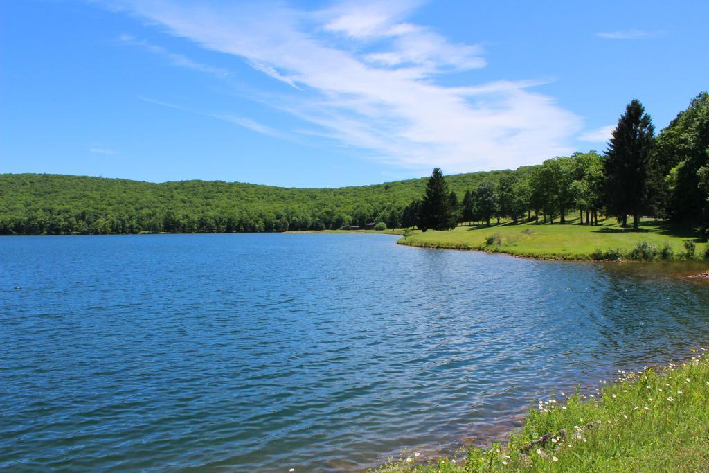 Alpine Lake Resort Terra Alta Buitenkant foto