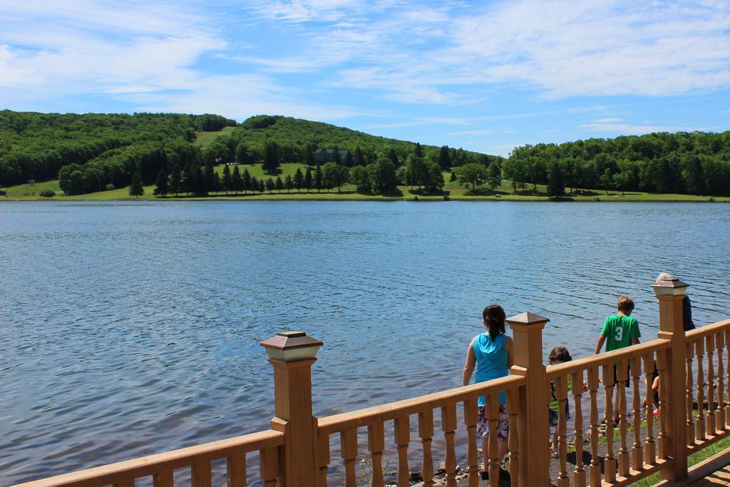 Alpine Lake Resort Terra Alta Buitenkant foto